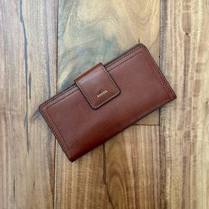 Fossil Women's Logan Leather RFID-Blocking Tab Clutch Wallet for Women